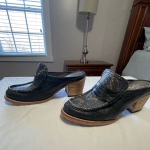 FreeBird Collins sz 8 navy blue